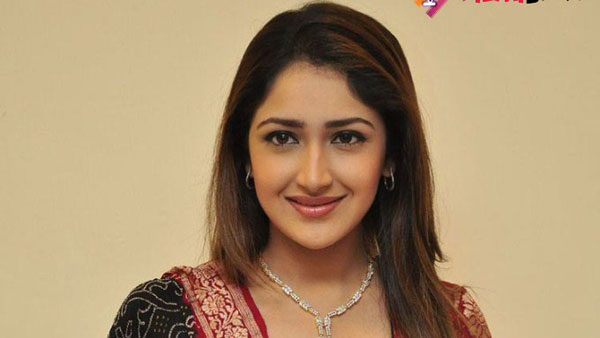 పండంటి బిడ్డకు జన్మనిచ్చిన సాయేషా