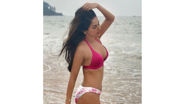 బికినీతో రెచ్చిపోయిన బోల్డు బ్యూటీ