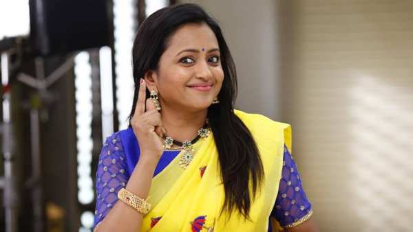 నాలుగు జంటలతో రచ్చ చేసిన యాంకర్