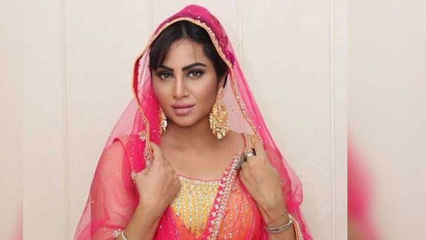 విమానాల మీద నుంచి పడుతూ