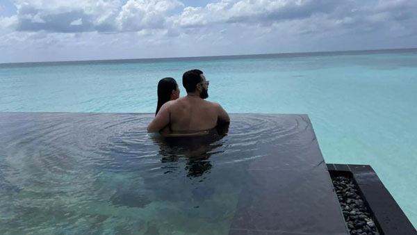 మాల్దీవుల్లో రొమాంటిక్ ఫోటోను