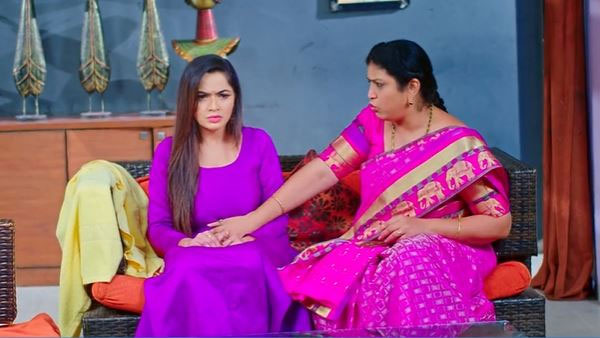  భాగ్యంను బంధించిన మోనిత