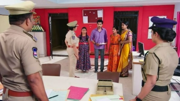 పోలీసులపై మండిపడ్డ ఏసీపీ రోషిణి