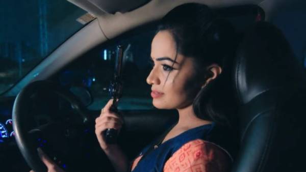 పిస్టల్ తీసిన మోనిత