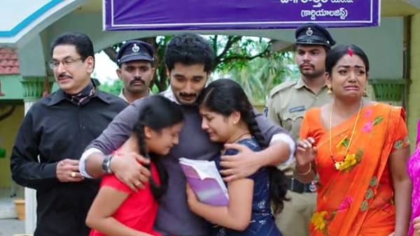 కార్తీక్ అరెస్ట్‌తో షాక్..