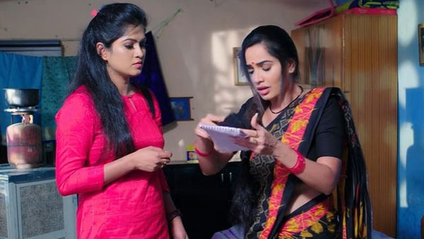 మోనితకు కానిస్టేబుల్ రత్నశీల సహాయం