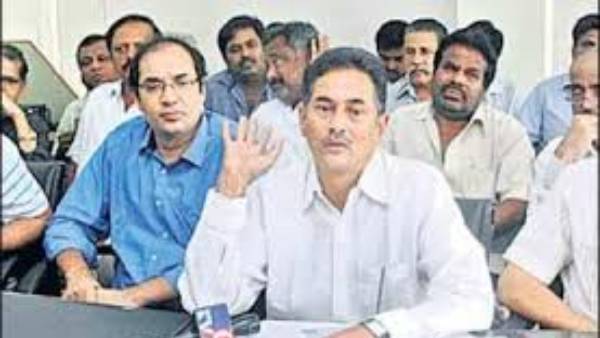 ఆగ్రహం వ్యక్తం చేస్తూ