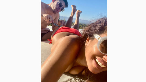 చాలా విరామంతో తర్వాత భర్తతో రొమాంటిక్‌గా