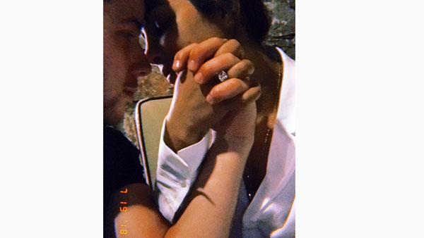 భర్త నిక్ జోనస్.. ఫోర్క్ కత్తితో అలా..