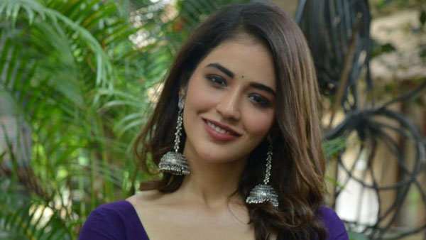  మొదట అక్కడ జాబ్ చేసి..