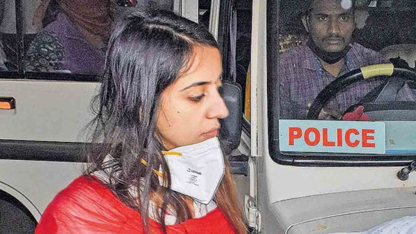 వెన్నుపోటు పొడిచారు