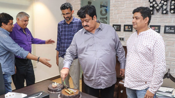 థియేటర్ వ్యవస్థను చంపేసి..