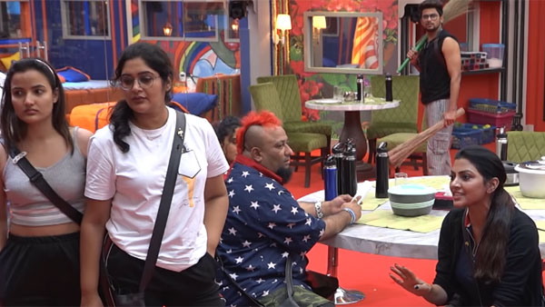 ఆర్జే కాజల్‌కు లహరి షాక్