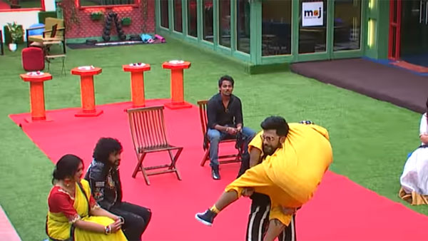 లోబోని ఎత్తిన విశ్వ