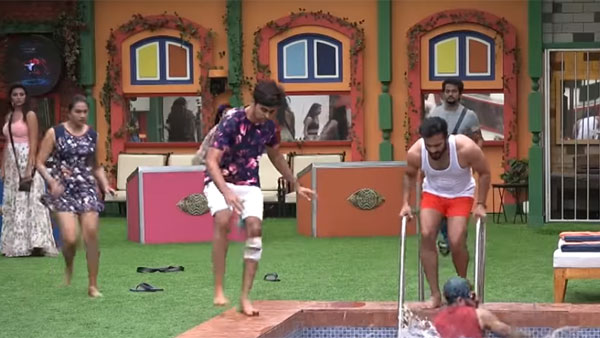 స్విమ్మింగ్ టాస్క్‌లో మజా అంటూ