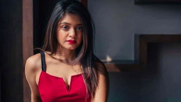 కాలువలో కారు మునిగిపోవడంతో