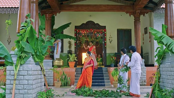 చిన్న కొడుకు ఇంటికి రాకపోవడంతో..