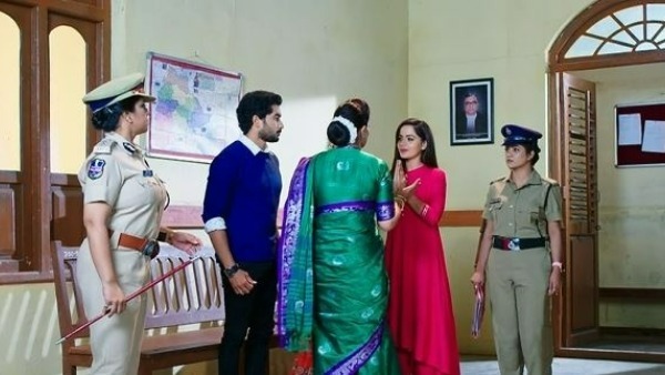 కోపంతో ఊగిపోయిన సౌందర్య