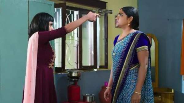 దీప చేతిలో పిస్టల్ పక్కన పడేసి..