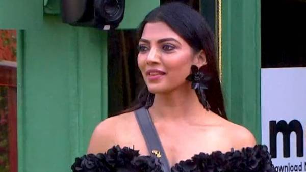  స్పెషల్ అట్రాక్షన్ అయిన లహరి