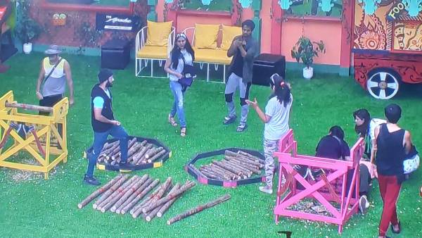 మునుగతారా? తేలుతారా? టాస్క్‌లో