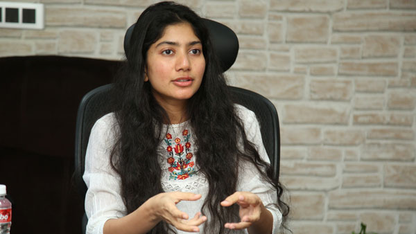 భానుమతి, మౌనిక పాత్రలు డిఫరెంట్