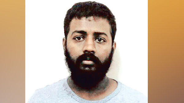  బంగ్లాలో ఖరీదైన కార్లు..