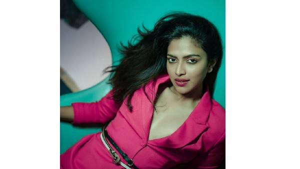 కుడిఎడమైతే అంటూ వచ్చిన భామ