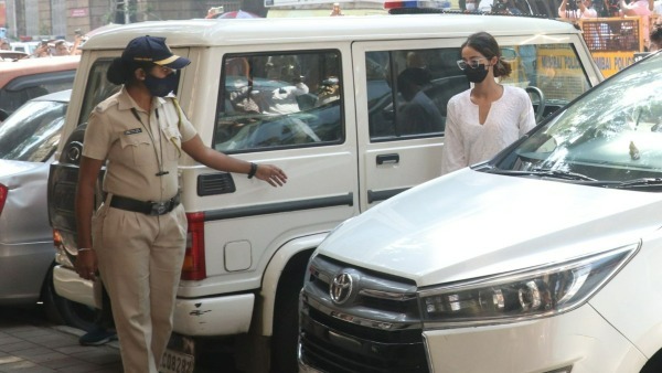 ఆలస్యంగా వచ్చినందుకు అనన్యకు అక్షింతలు? 