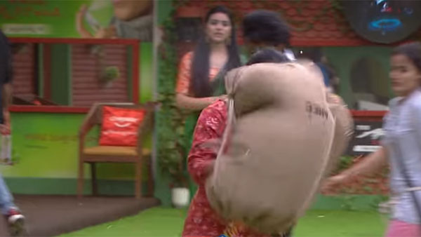 గ్యాంగ్గా ఆడటాన్ని జనం చూస్తున్నారు అంటూ