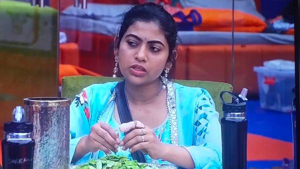 మిడిల్ ఫింగర్ చూపిస్తే తప్పుకాదా?