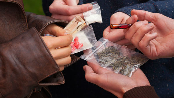 భారీగా డ్రగ్స్ పట్టుబడ్డాయనే ఆరోపణలపై