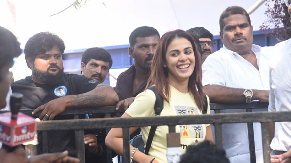 హీరోయిన్లలో ఎవరు ఓటు వేశారంటే..