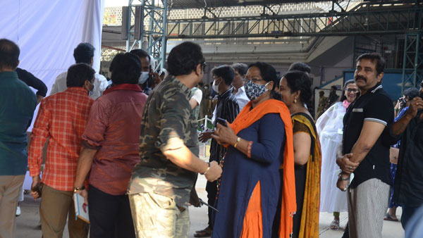 900 మందికిపైగా ఓటర్లు