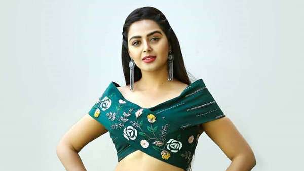  బిగ్ బాస్ అవకాశం.. ప్రేమాయణంతో క్రేజ్