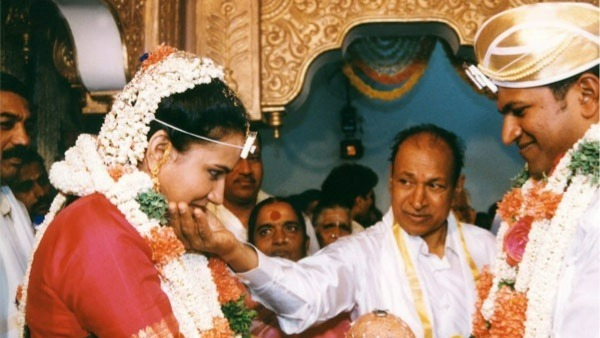 తండ్రి ఎదుటు నిలబడి ధైర్యంగా