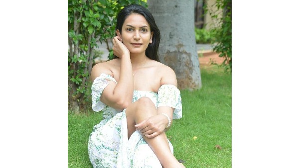 అప్పుడే తప్పించుకున్న శ్వేతా