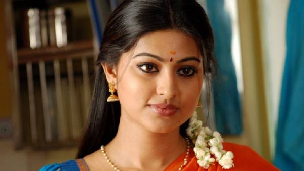 బెదిరిస్తున్నారు