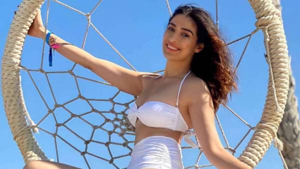  రాయ్ లక్ష్మిగా మారి