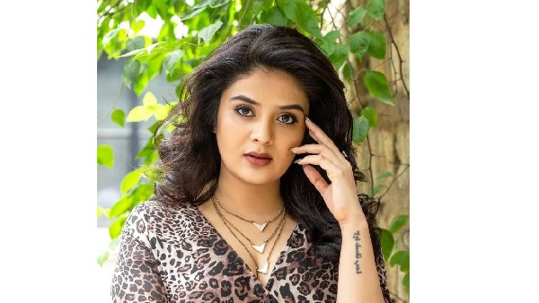 గ్లామర్ ట్రీట్‌తో కాక రేపుతోన్న నటి