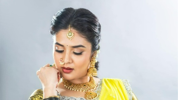 యాంకర్‌గా మారి హవాను చూపిస్తూ