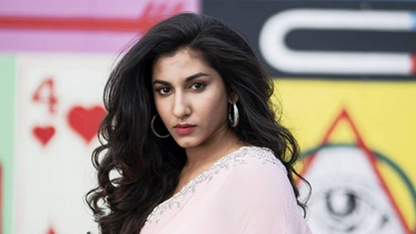 అంతకు ముందే నటిగా