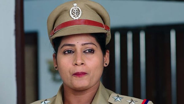 రుద్రాణిని పోలీస్ జీప్ ఎక్కించిన ఎస్ఐ