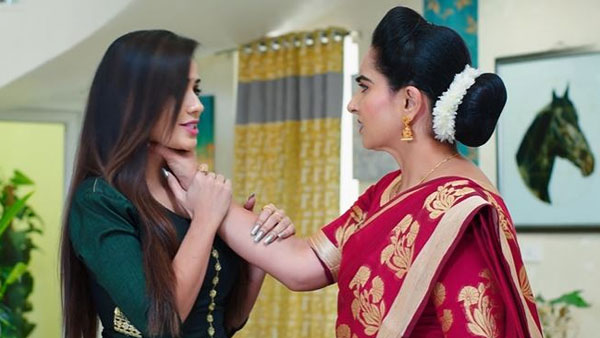 పిచ్చి వాగుడు ఆపు మోనిత