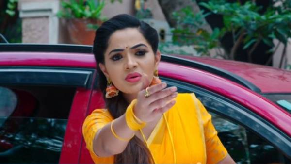 కార్తీక్ ఫ్యామిలీ పనే అనుకొంటూ..