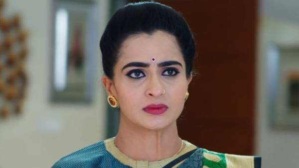 లోకల్ లీడర్ రుద్రాణి వీరంగం