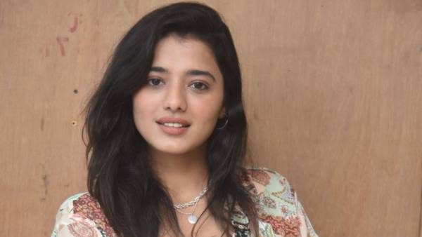 పోటీ పడి నటించడం కష్టంగా