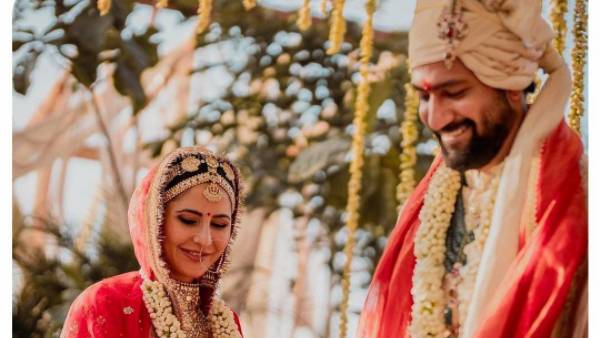 గ్రాండ్ గా రాయల్ వెడ్డింగ్