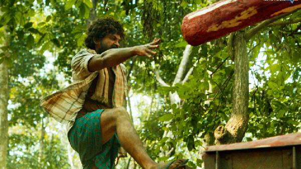 హైదరాబాద్ ఆర్టీసీ క్రాస్ రోడ్డులో