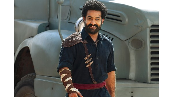 అంచనాలు పెంచి.. రికార్డులతో